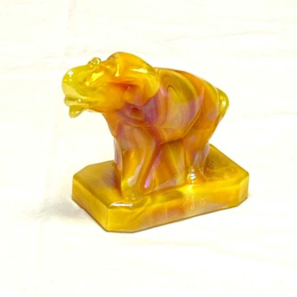 Boyd Art Glass Sunkiste Carnival Iridescent Zack the Elephant Figure Slag Glass